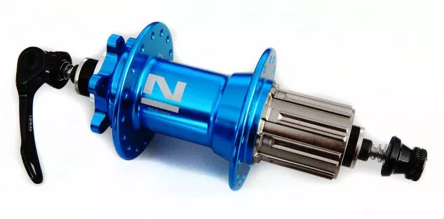 Втулка задня Novatec D042SB 10x135 32 отвори під диск промислові підшипники блакитний