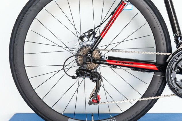Велосипед Trinx Tempo 2.1 700C чорний/червоний/білий 500мм Фото №3